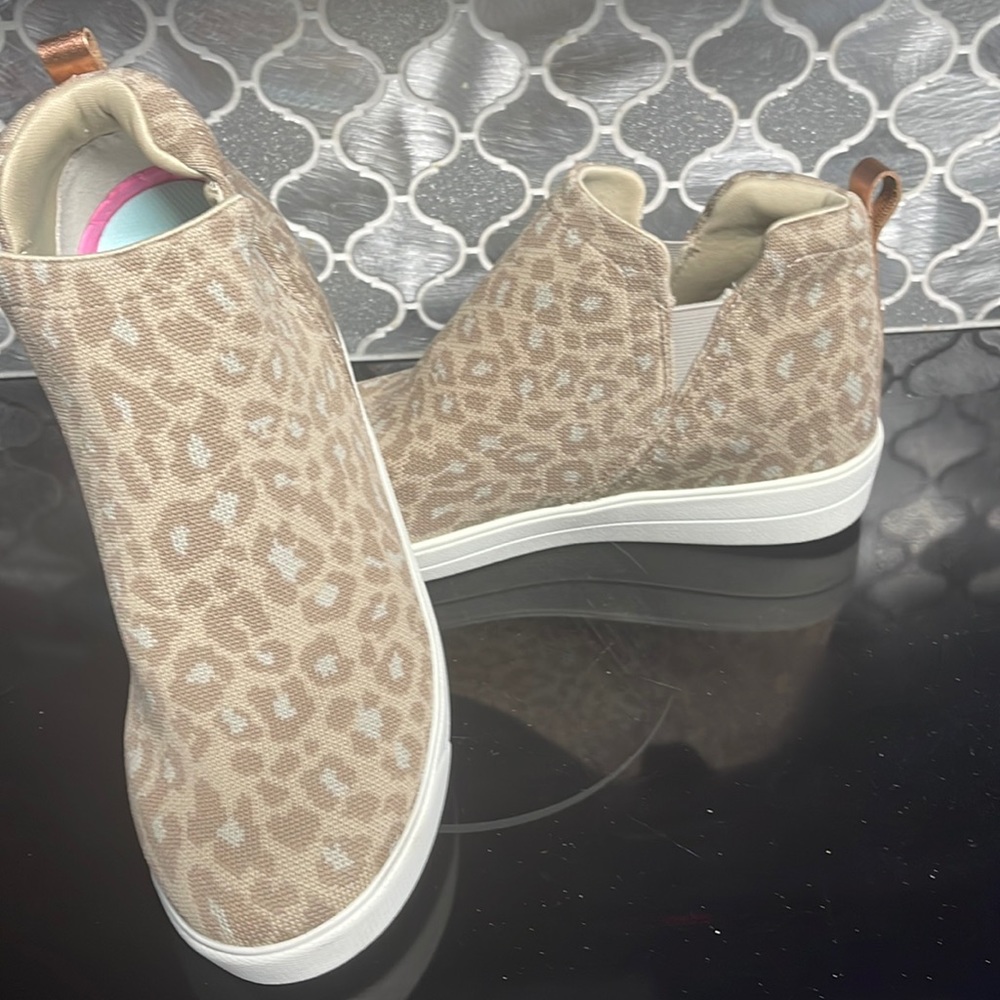 Ryka wedge tan leopard bootie 11w